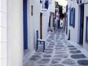 Cobblestone Alley in Mykonos, Greece 6' x 8' (1,83m x 2,44m)