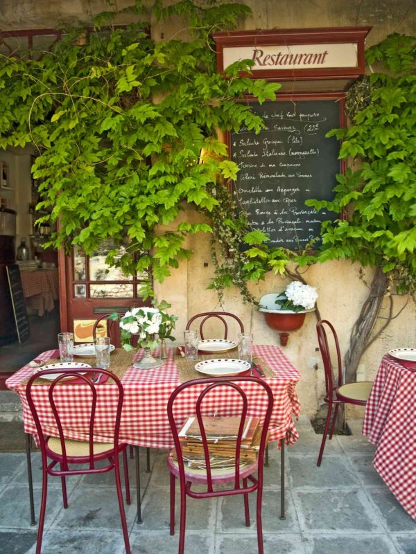 Bistro in Provence 6' x 8' (1,83m x 2,44m)